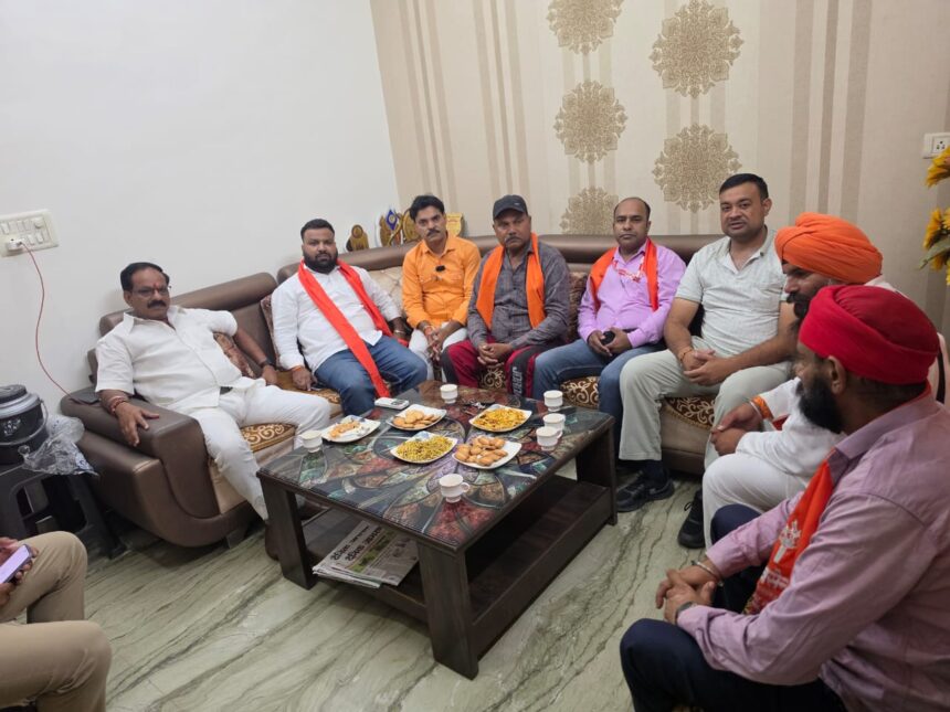 शिवसेना के नेताओं को किया नजरबंद