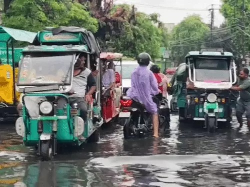 बारिश से शहर के कई इलाकों में भरा पानी