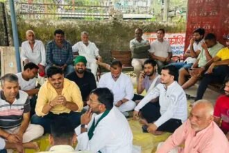 किसानों ने रोका साइट पर काम