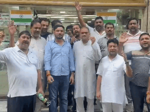 मेरठ बंद की टाइमिंग पर सवाल
