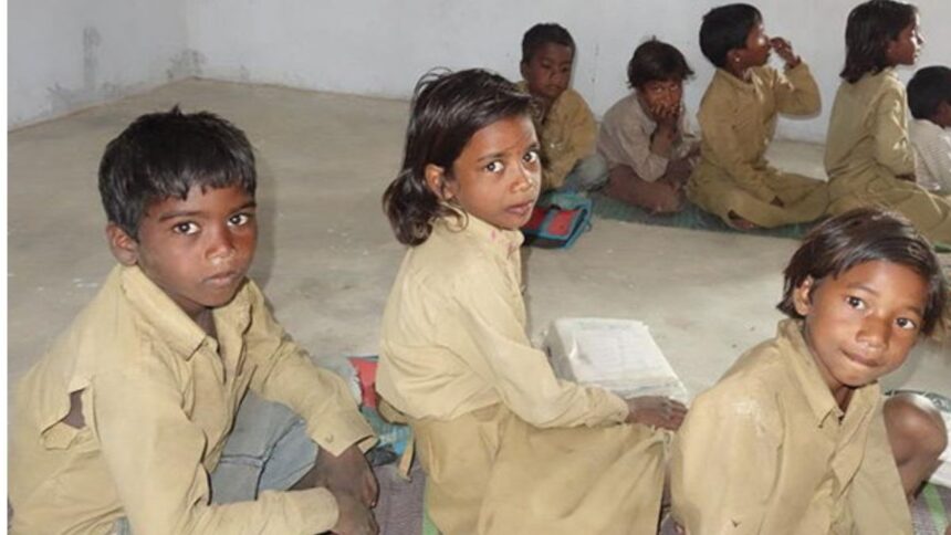 13 टीचर एडमिशन महज 14 बच्चों का