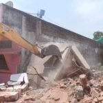 हत्यारों के घर पर बुलडोजर चला जब दी लाश