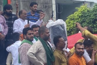 मौसम का मिजाज भी नहीं तोड़ सका व्यापारियों का हौसला