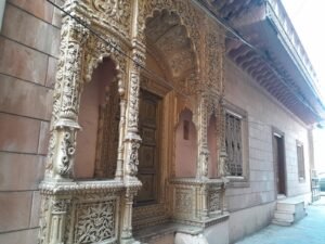 भंडारी को किसने किस हैसियत से दीं चाबी