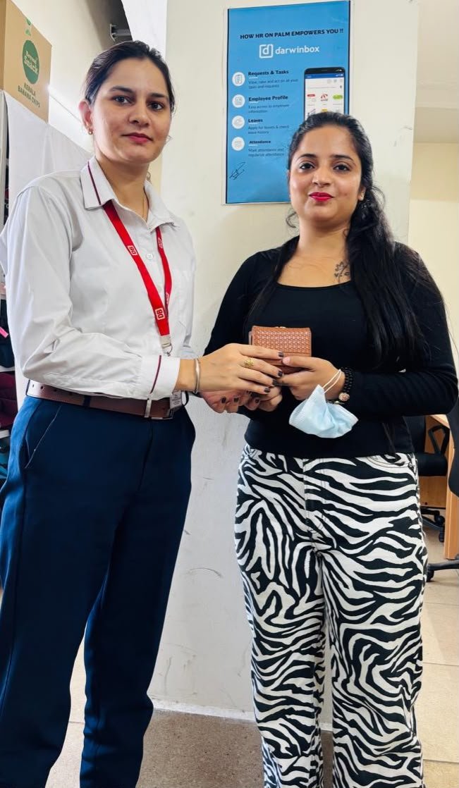 मिलाते भी हैं खाेया सामान भी हैं दिलाते