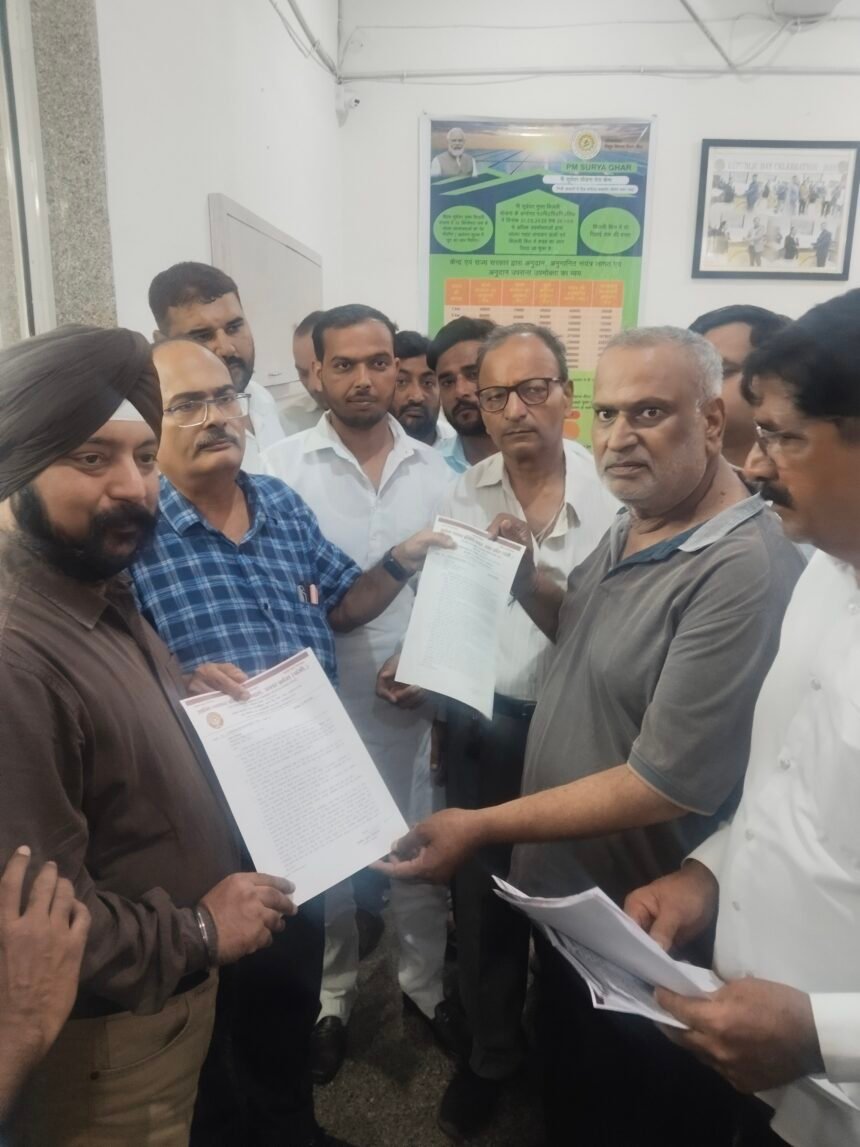 पावर अफसरों को लोकेश अग्रवाल ने दिखाई पावर