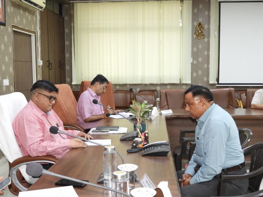 MD PVVNL रवीश गुप्ता ने सुनीं समस्याएं