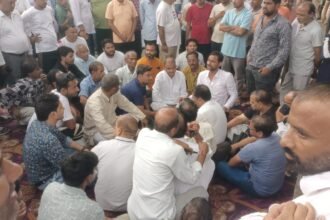 अफसरों ने अभी तो दिया है अटका