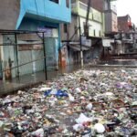 आसामान से हो रही मुसीबतों की बारिश