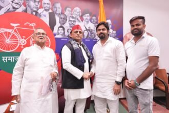 अखिलेश यादव से मिले अमित शर्मा