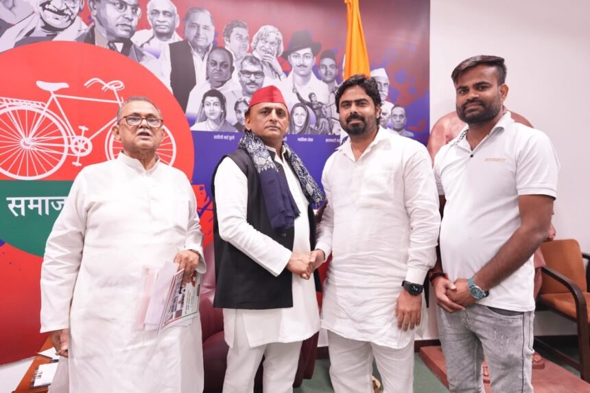 अखिलेश यादव से मिले अमित शर्मा