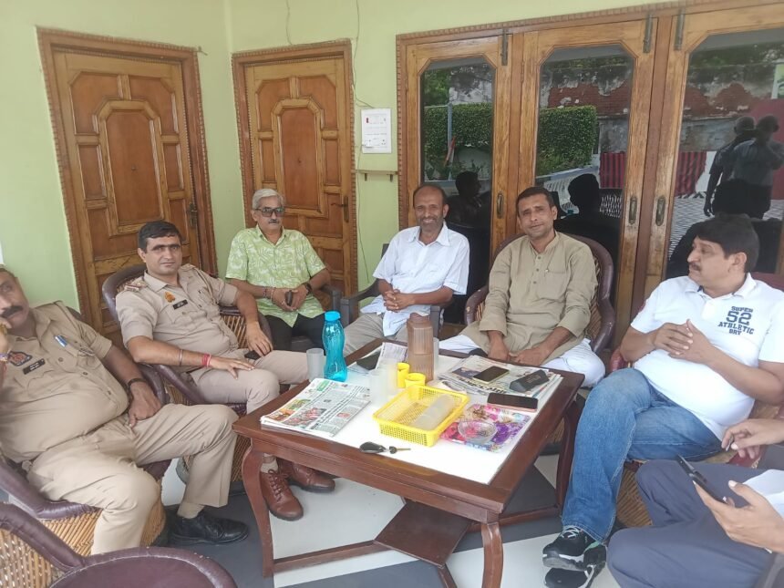 हाउस अरेस्ट पर भड़के गौरव भाटी