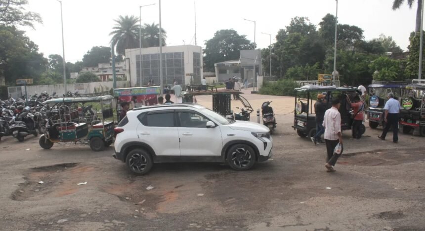बेगमपुल से जीरो माइल तक साठ गड्ढे़
