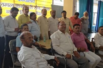 शशि मिश्र व राकेश अग्रिहोत्री पहुंचे नगर निगम
