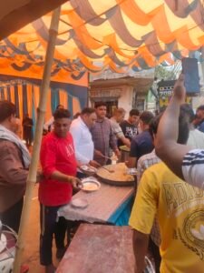 श्रीकृष्ण की छठी पर में कढ़ी-चावल का भंडारा