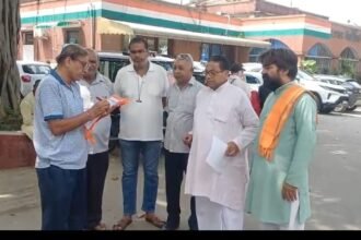 मस्जिद प्रकरण में डीएम से मिले सीएम को ज्ञापन