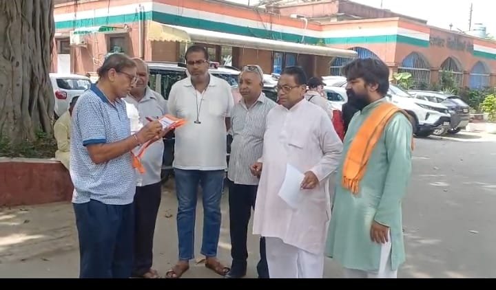 मस्जिद प्रकरण में डीएम से मिले सीएम को ज्ञापन