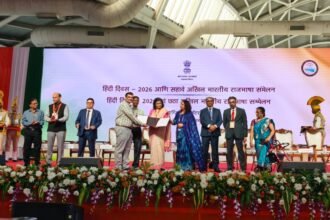 राजभाषा सम्मेलन में सचिव मुकेश कुमार सम्मानित