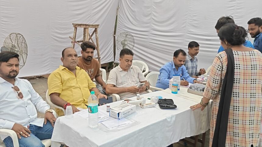 सदर रविन्द्रपुरी में निशुल्क चिकित्सा शिविर