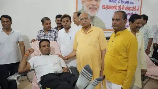 पार्क में भरा पानी अफसरों के फूल हाथ पांव