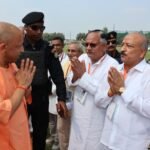 मुकेश सिंहल ने किया सीएम योगी का स्वागत