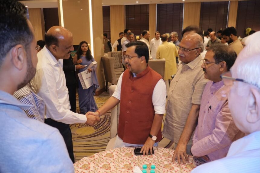 नितिन नवीन व विनोद तावड़े से मिले भाजपा नेता