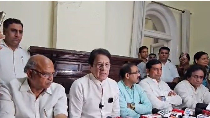 भरोसा क्यों नहीं कर पा रहे नेताओं की बातों पर