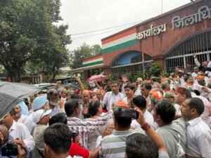 अफसराें को कांग्रेसियों ने दिखाया दम बोले रुकेंगे नहीं हम