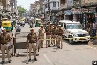 केसरगंज में चप्पे चप्पे पर फोर्स लोग घरो में कैद
