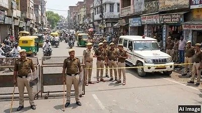 केसरगंज में चप्पे चप्पे पर फोर्स लोग घरो में कैद