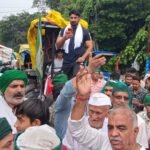 बारिश में ना ठंड़ा कर सकी किसानों का जोश