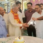 स्वतंत्र देव सिंह ने शिविर में बांटे चश्मे