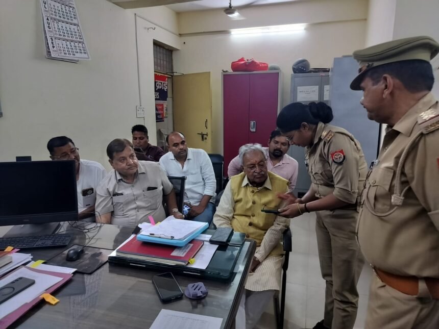 डा. वाजपेयी ने किया साइबर सेल का दौरा