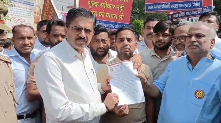 लोकेश अग्रवाल के नेतृत्व में जोरदार प्रदर्शन