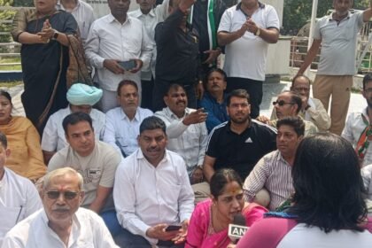 ज्ञानेश के खिलाफ प्रदर्शन कई कांग्रेसी हाउस अरेस्ट
