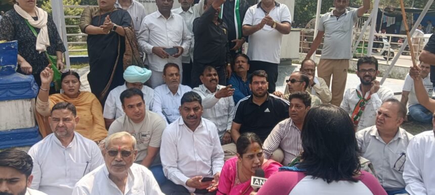 ज्ञानेश के खिलाफ प्रदर्शन कई कांग्रेसी हाउस अरेस्ट