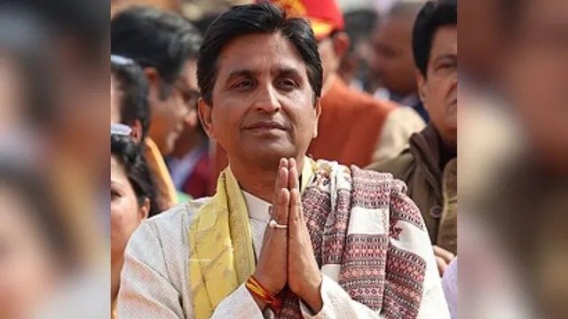 कुमार विश्वास को रास नहीं आ रही रास की राजनीति